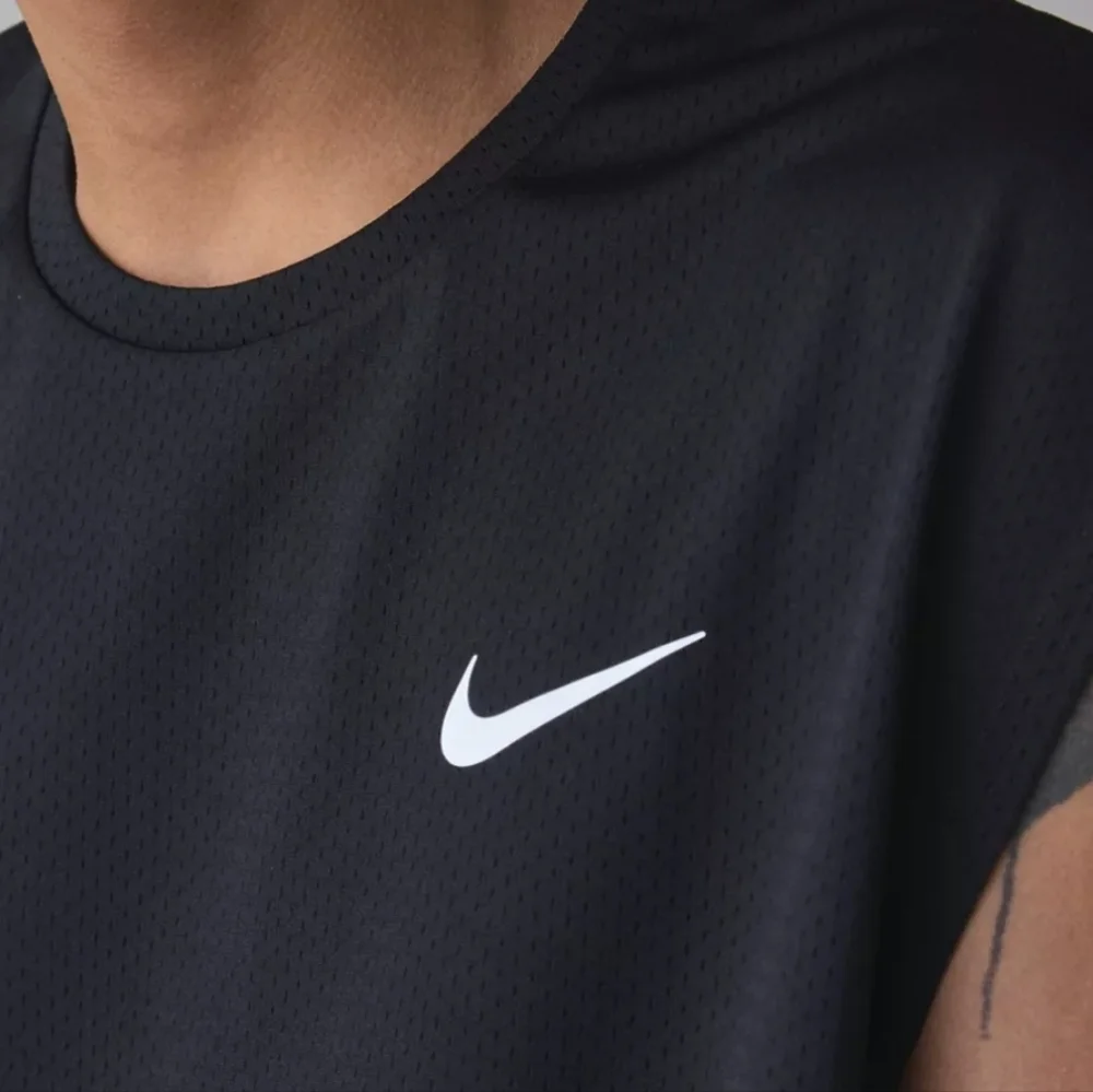 ❤️BUY 3 GET 1 FREE Nike UO Exclusive Cropped Swim Shirt,Color Black, S,M & L - Picture 6 of 13